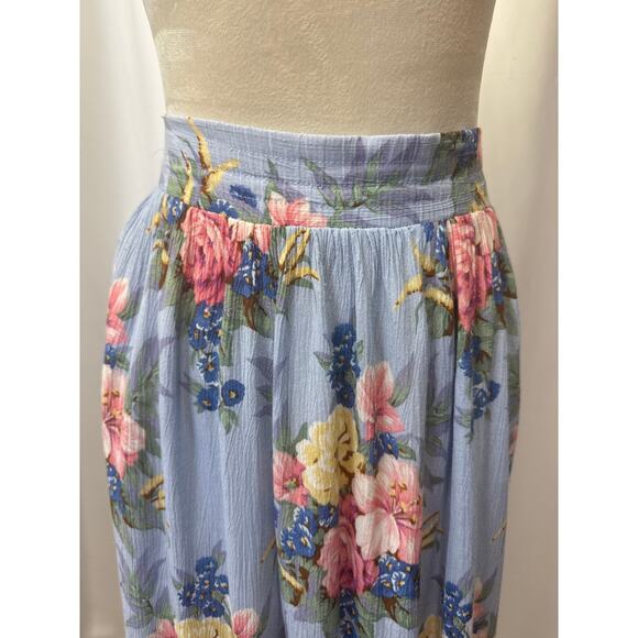 Floral skirt by Michelle Stuart. Comes W/ Pockets! Size M 
Waist 19 Length 32 - Picture 3 of 4